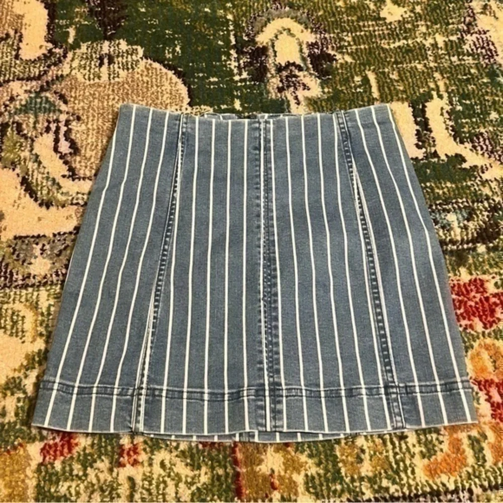 Jolt vertical striped